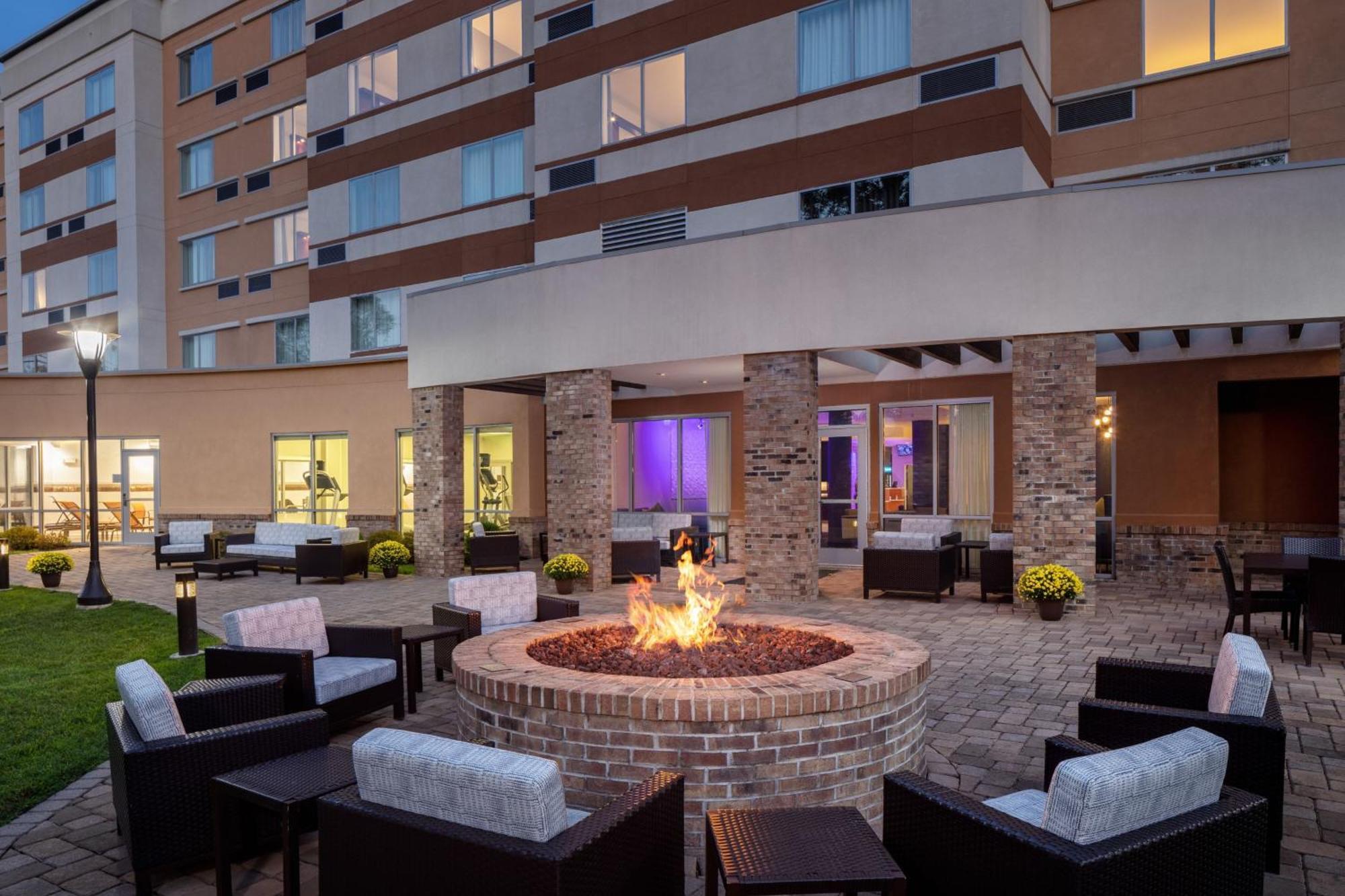 Courtyard By Marriott Charleston Downtown/Civic Center Hotel Ngoại thất bức ảnh